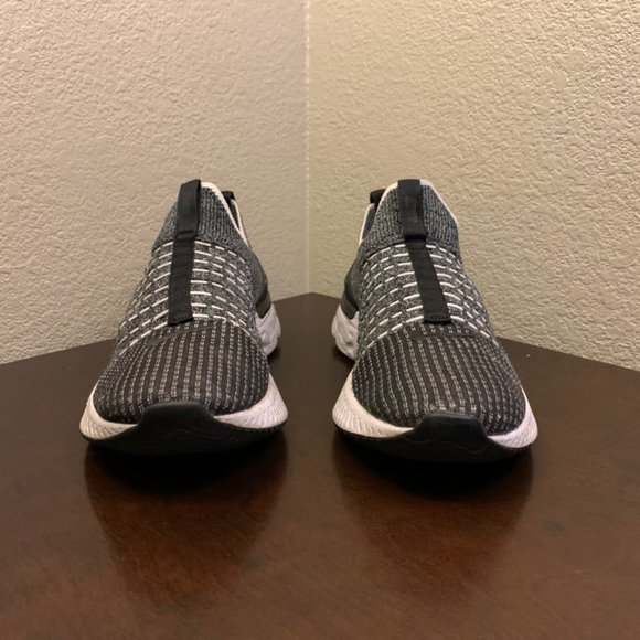 Nike React Phantom Run Flyknit 2 Black Slip On Running CJ0277-003 Mens Size 10.5 - Picture 4 of 8